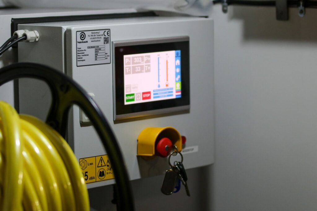 Automatyczny włącznik odkurzacza warsztatowego: jak zintegrować odciąg z elektronarzędziami